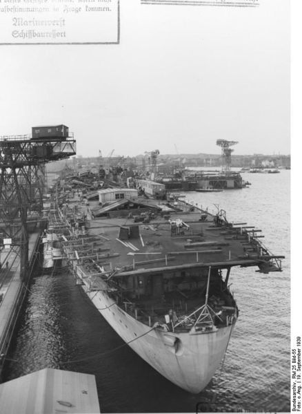 Soubor:Bundesarchiv RM 25 Bild-55, Flugzeugträger "Graf Zeppelin", Bau.jpg