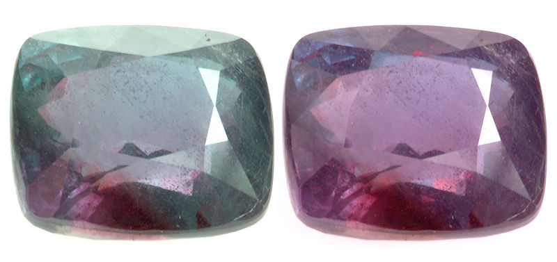 Soubor:Alexandrite 26.75cts.jpg