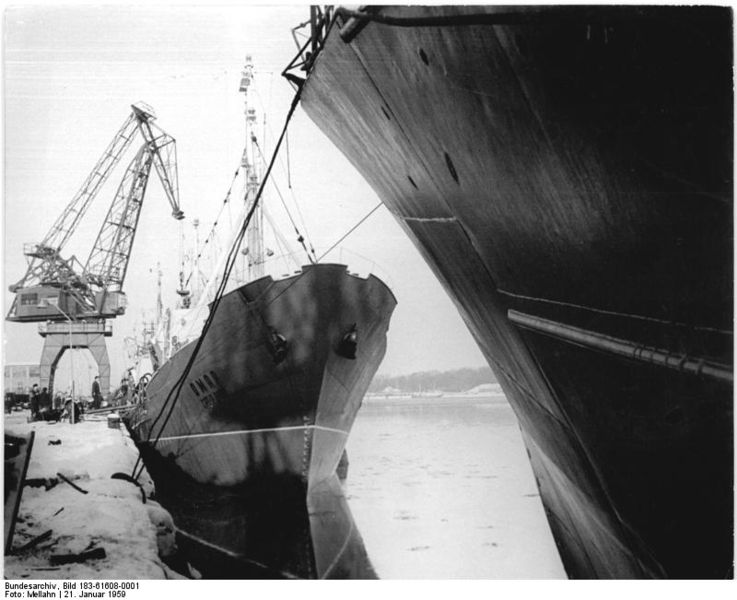 Soubor:Bundesarchiv Bild 183-61608-0001, Stralsunder Schiffbaubetriebe, Mitteltrawler "Omar".jpg