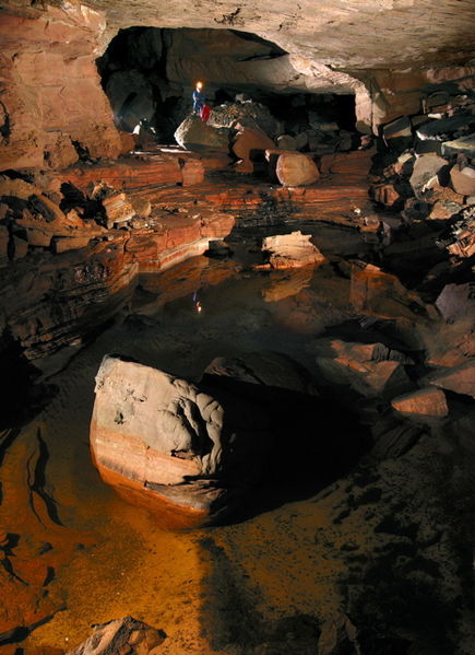 Soubor:Cueva Ojos de Cristal.jpg