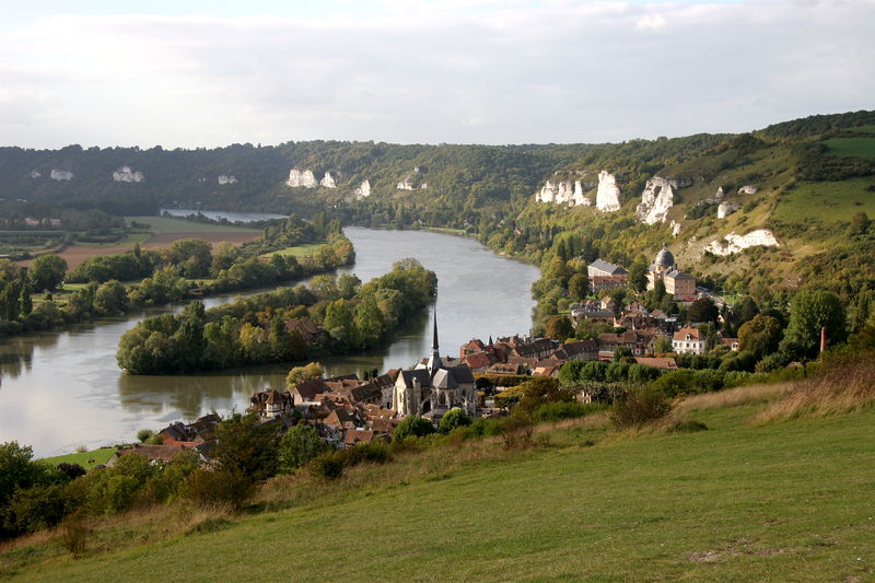 Soubor:Petit-andely-depuis-chateau-gaillard.jpg