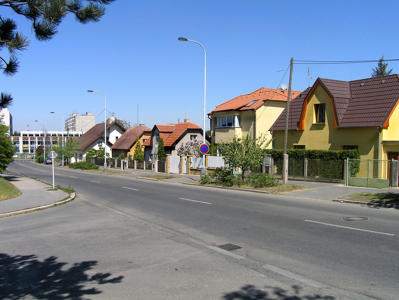 Soubor:Prague Haje houses.jpg