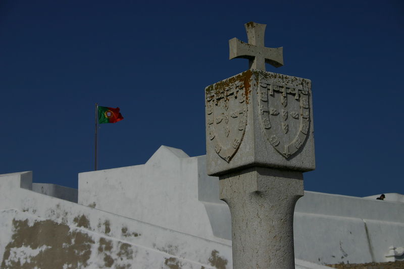 Soubor:Sagres Padrão e Bandeira.jpg