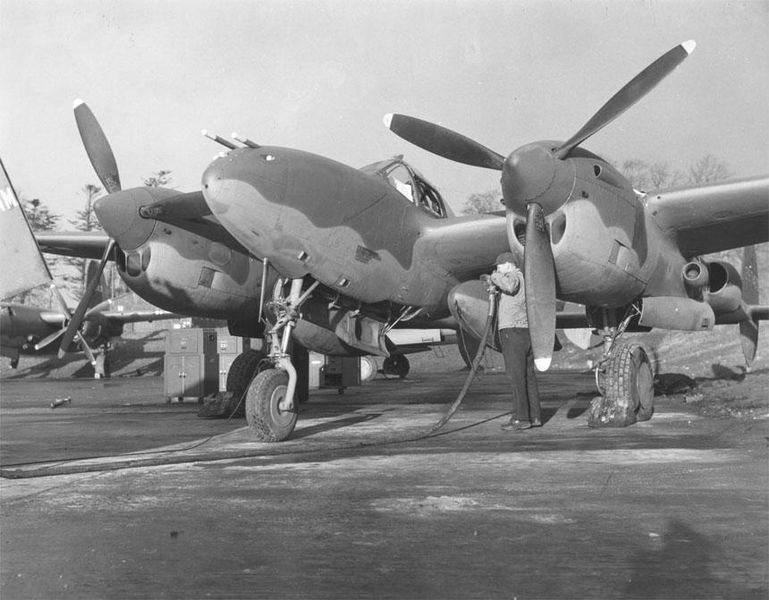 Soubor:P-38 Parked.jpg