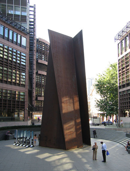 Soubor:RichardSerra Fulcrum2.jpg