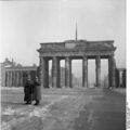 Bundesarchiv B 145 Bild-F001301-0005, Berlin, Brandenburger Tor.jpg