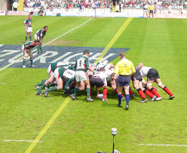 Soubor:Rugby union scrummage gainline.jpg