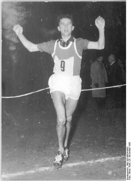 Soubor:Bundesarchiv Bild 183-43024-0002, Berlin, Willi-Sänger-Gedenklauf, Edgar Rohrmann.jpg