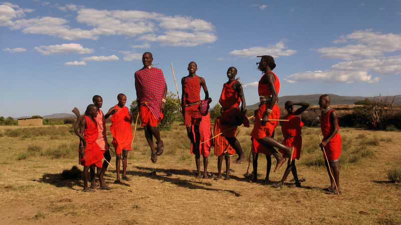 Soubor:Maasai-Adumu.jpg