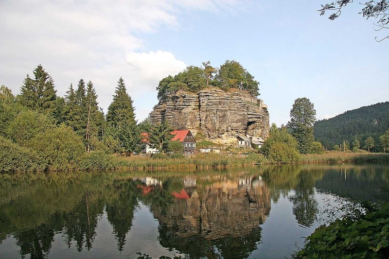 Soubor:Hrad Sloup v Čechách.jpg