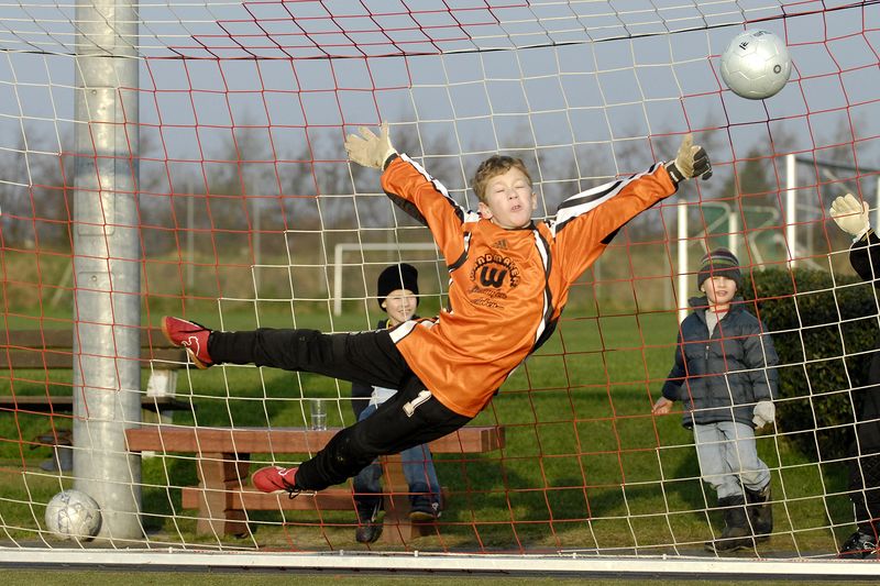 Soubor:Soccer Youth Goal Keeper.jpg