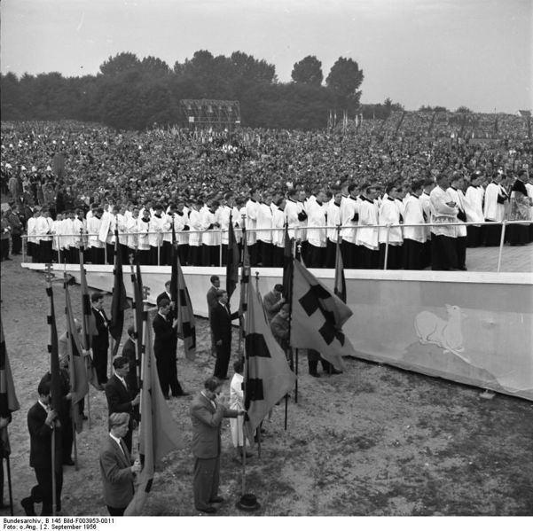 Soubor:Bundesarchiv B 145 Bild-F003953-0011, Köln, 77. Deutscher Katholikentag.jpg