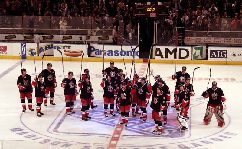 Soubor:NY Rangers Salute.jpg