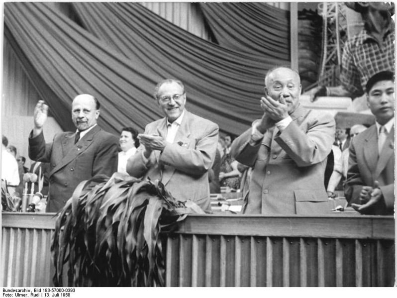 Soubor:Bundesarchiv Bild 183-57000-0393, Berlin, V. SED-Parteitag, 4.Tag.jpg