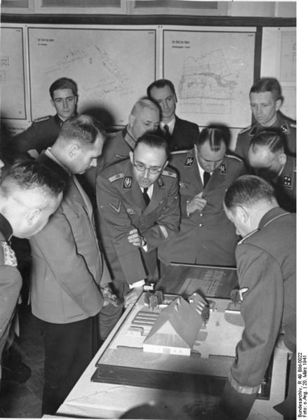 Soubor:Bundesarchiv R 49 Bild-0022, Berlin, Ausstellung "Planung und Aufbau im Osten".jpg