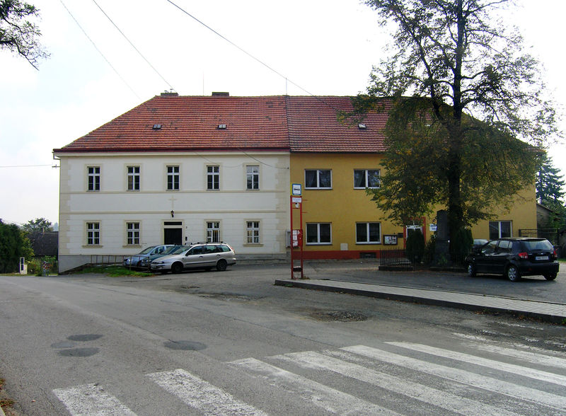 Soubor:Kostelec u Křížků, school.jpg