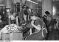 Bundesarchiv B 145 Bild-F003090-0003, Traunreuth, Strickwarenbetrieb.jpg