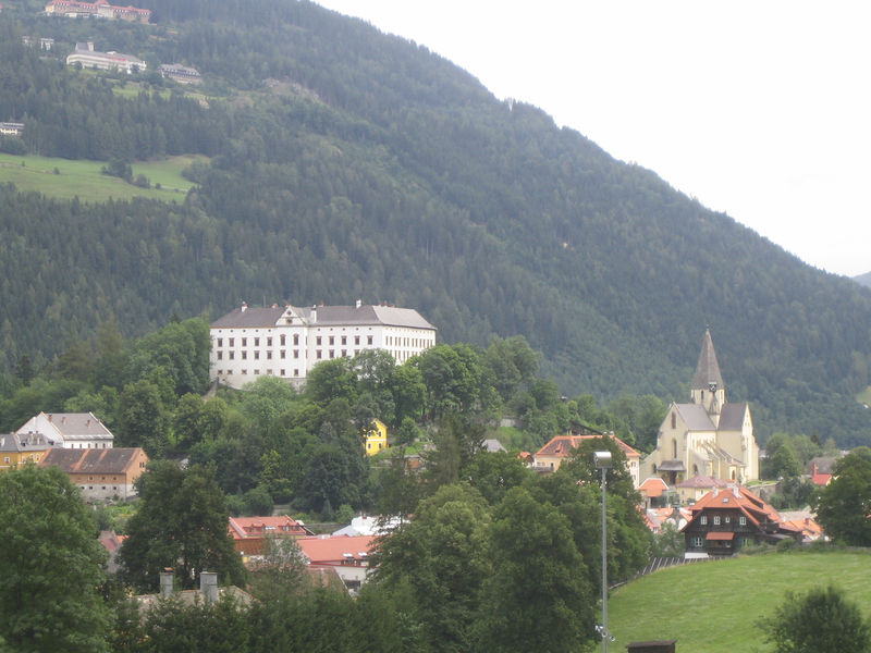 Soubor:Murau schloss stadtpfarrkirche.jpg