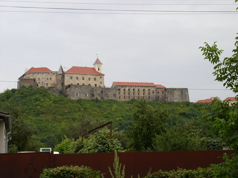 Soubor:Ukraine-Mukacheve-Palanok Сastle-Overlook-7.jpg