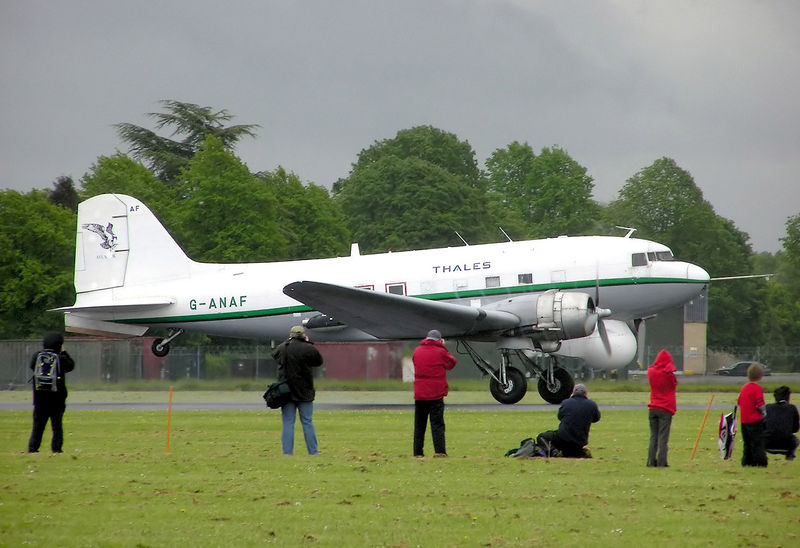 Soubor:Dc3.takeoff.thales.arp.jpg