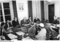 Bundesarchiv Bild 183-41367-0001, Volkskammer-Pressekonferenz mit Victor Klemperer.jpg