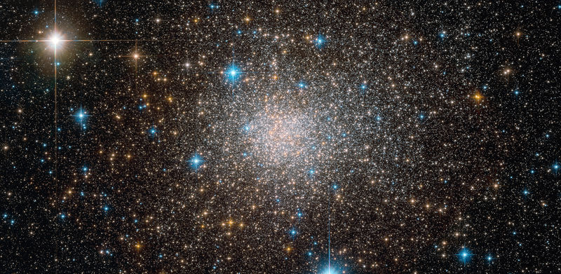 Soubor:The unusual cluster Terzan 5.jpg