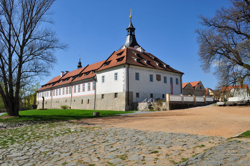 Soubor:Dobrichovice castle.jpg