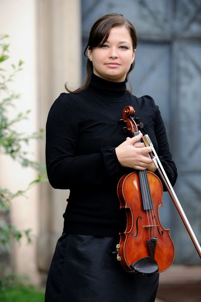 Soubor:Iva Kramperova (Violin).jpg