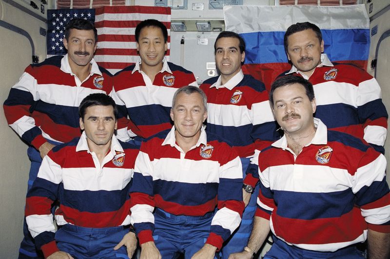 Soubor:STS106 Crew Portrait.jpg