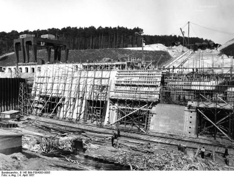 Soubor:Bundesarchiv B 145 Bild-F004303-0005, Geesthacht, Rohbau Pumpspeicherwerk.jpg