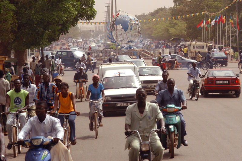 Soubor:Ouagadougou place nations unies.JPG