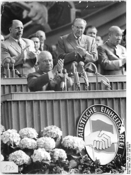 Soubor:Bundesarchiv Bild 183-57000-0175, Berlin, V. SED-Parteitag, 2.Tag.jpg