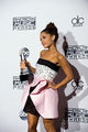 2015 American Music Awards-Ariana Grande-04.jpg