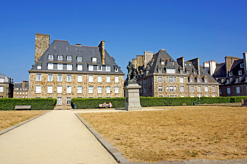 Soubor:France-001093-Ramparts Roof Garden-Jacques Cartier-DJFlickr.jpg