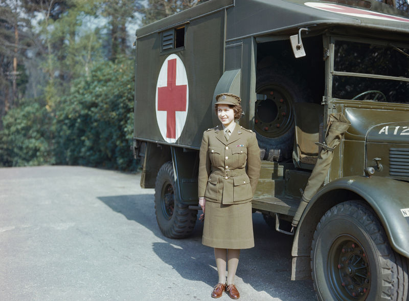 Soubor:Hrh Princess Elizabeth in the Auxiliary Territorial Service, April 1945 TR2832.jpg