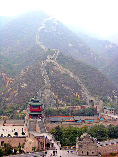 Soubor:China-6436-Great Wall at the Juyong Pass Flickr.jpg