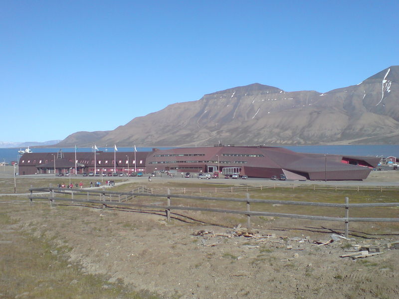 Soubor:Longyearbyen UNIS.JPG