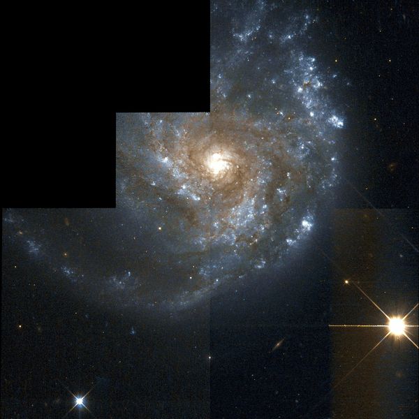 Soubor:NGC 2276 Hubble WikiSky.jpg