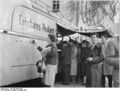 Bundesarchiv Bild 183-63066-0004, Erfurt, II. Arbeiterjugendkongress, mobiles Postamt.jpg