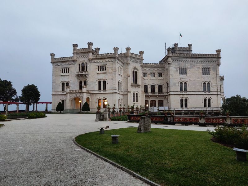 Soubor:Castello di Miramare (Trieste) (7).jpg