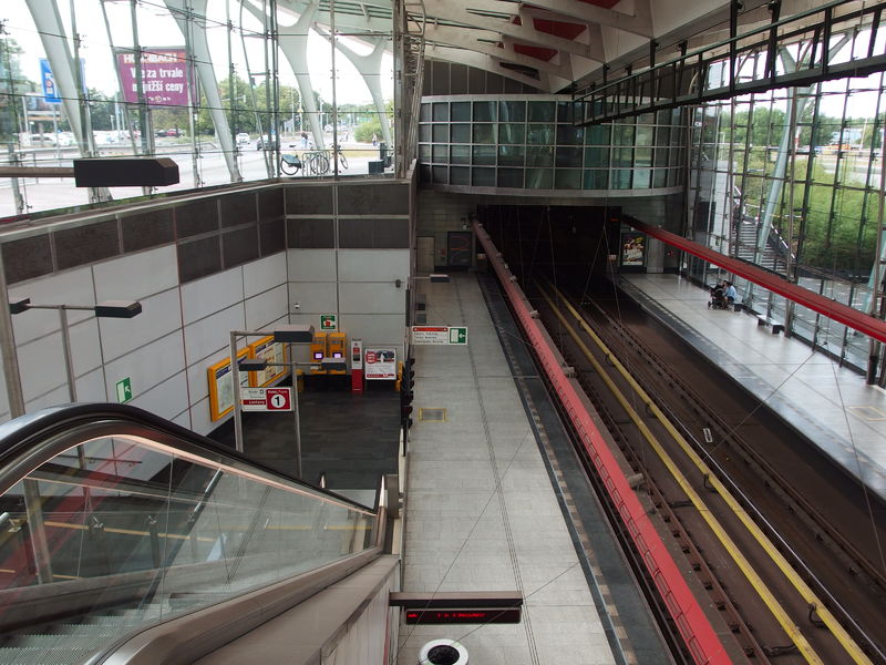 Soubor:Strizkov metro station 2023Z03.JPG