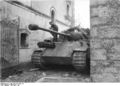 Bundesarchiv Bild 101I-313-1001-26, Italien, Panzer V (Panther) in Ortschaft.jpg