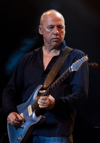 Soubor:Mar-Knopfler-Pensa-Blue.jpg