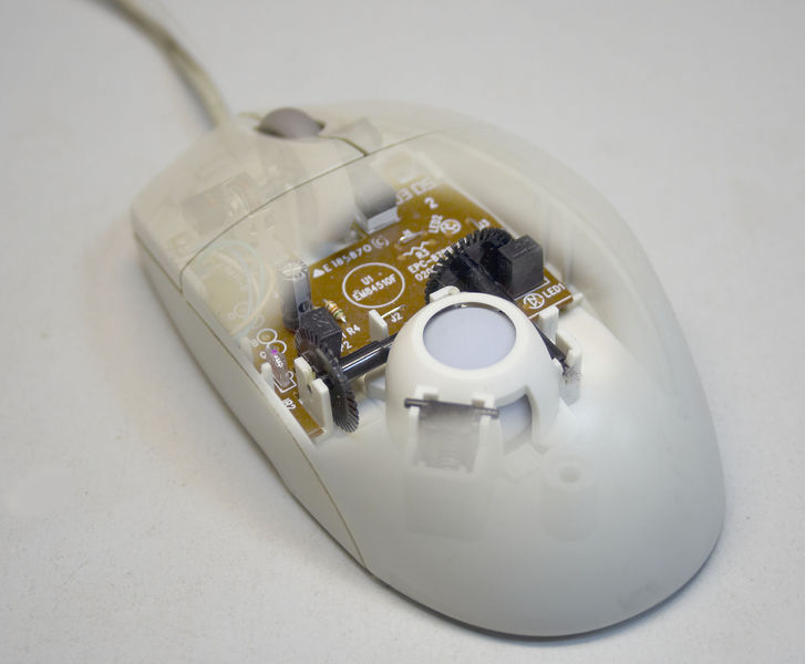 Soubor:Ball Mouse semi-inside view.jpg