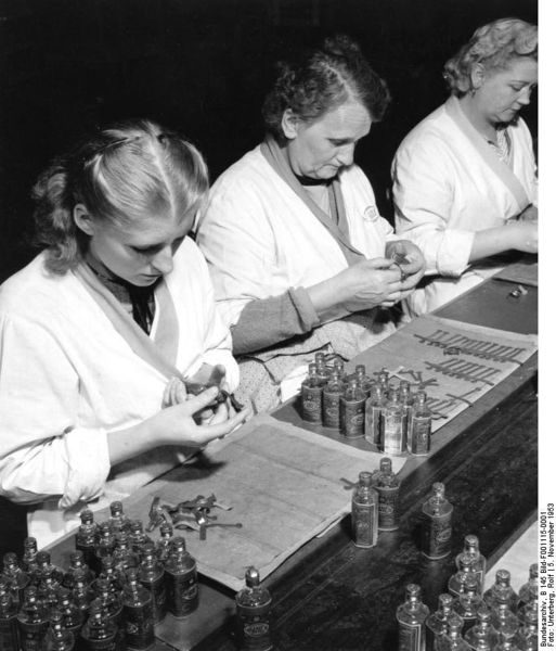 Soubor:Bundesarchiv B 145 Bild-F001115-0001, Köln, Eau de Cologne und Parfümerie Fabrik 4711.jpg