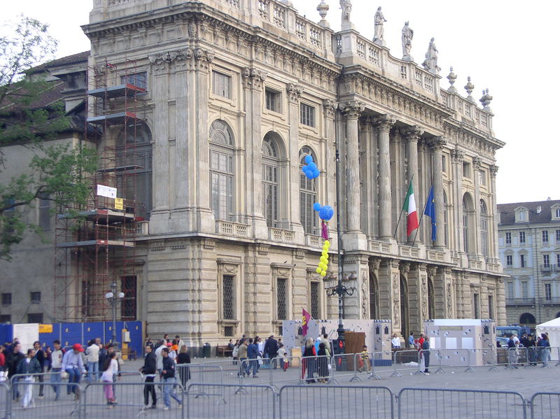 Soubor:PiazzaCastello.jpg