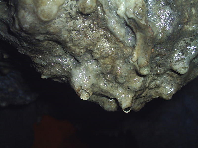 Soubor:Stalactite-drop.jpg