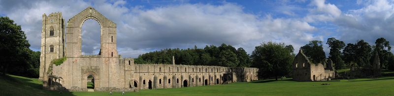 Soubor:Fountains Abbey view crop1 2005-08-27.jpg