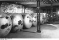 Bundesarchiv Bild 146-1992-068-16A, Niedersachswerfen, Produktion von V1 - V2.jpg