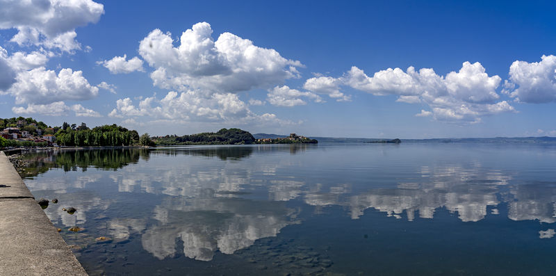 Soubor:Lago di Bolsena-2022-Flickr.jpg